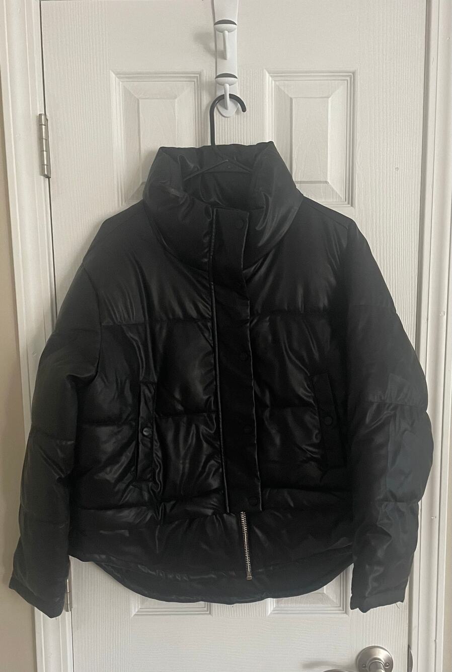 DKNY Puffer Jacket perfect for COLD weather! C10